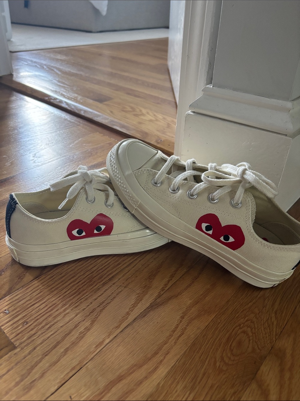 Comme des Garcons PLAY Cream Low-Top Converse in size 6